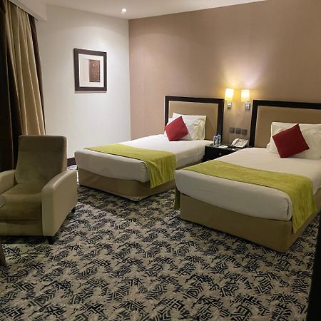 Golden Tulip Hail Екстериор снимка