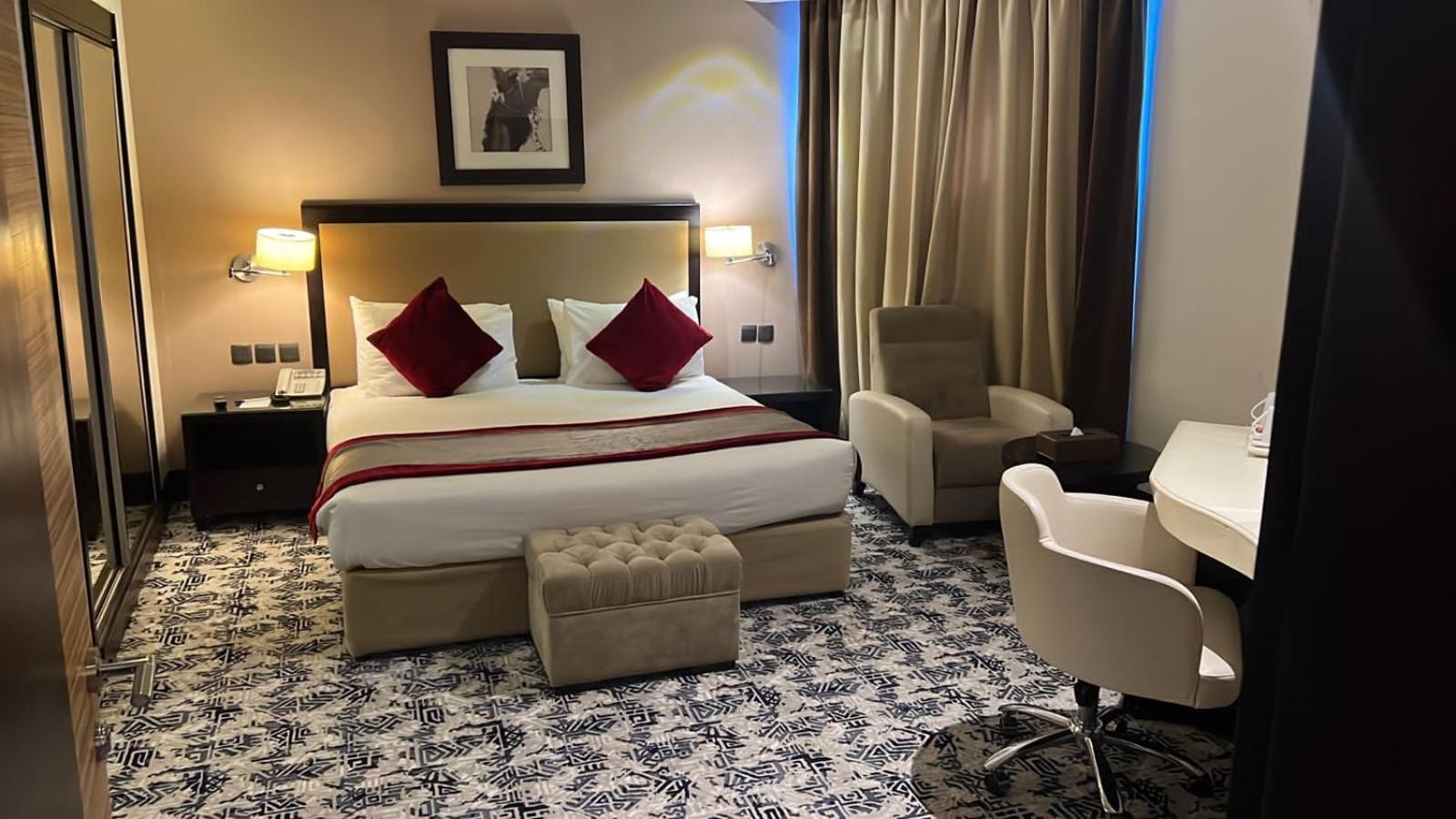 Golden Tulip Hail Екстериор снимка