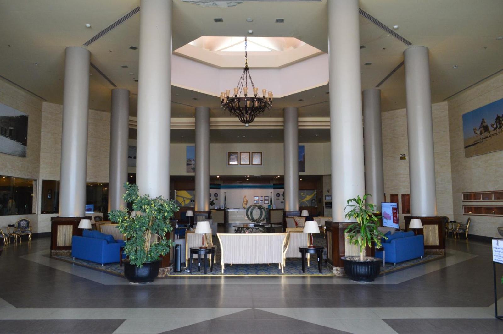 Golden Tulip Hail Екстериор снимка