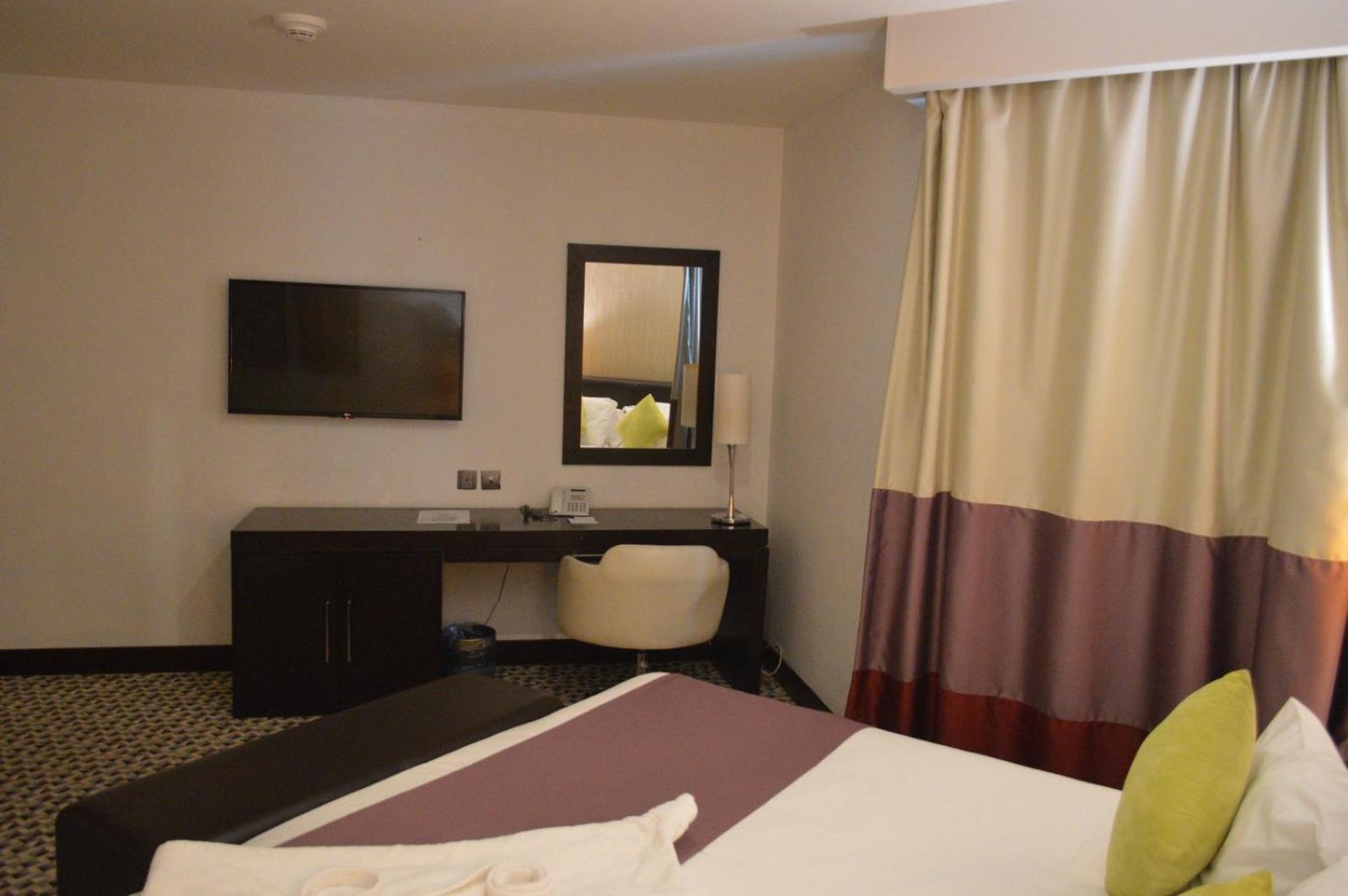 Golden Tulip Hail Екстериор снимка