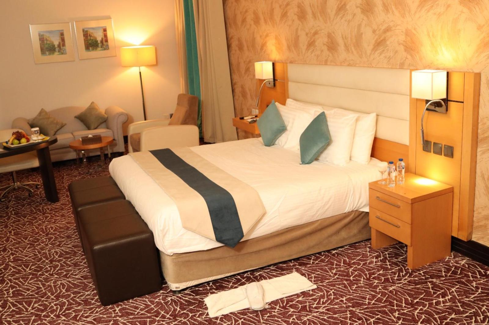 Golden Tulip Hail Екстериор снимка