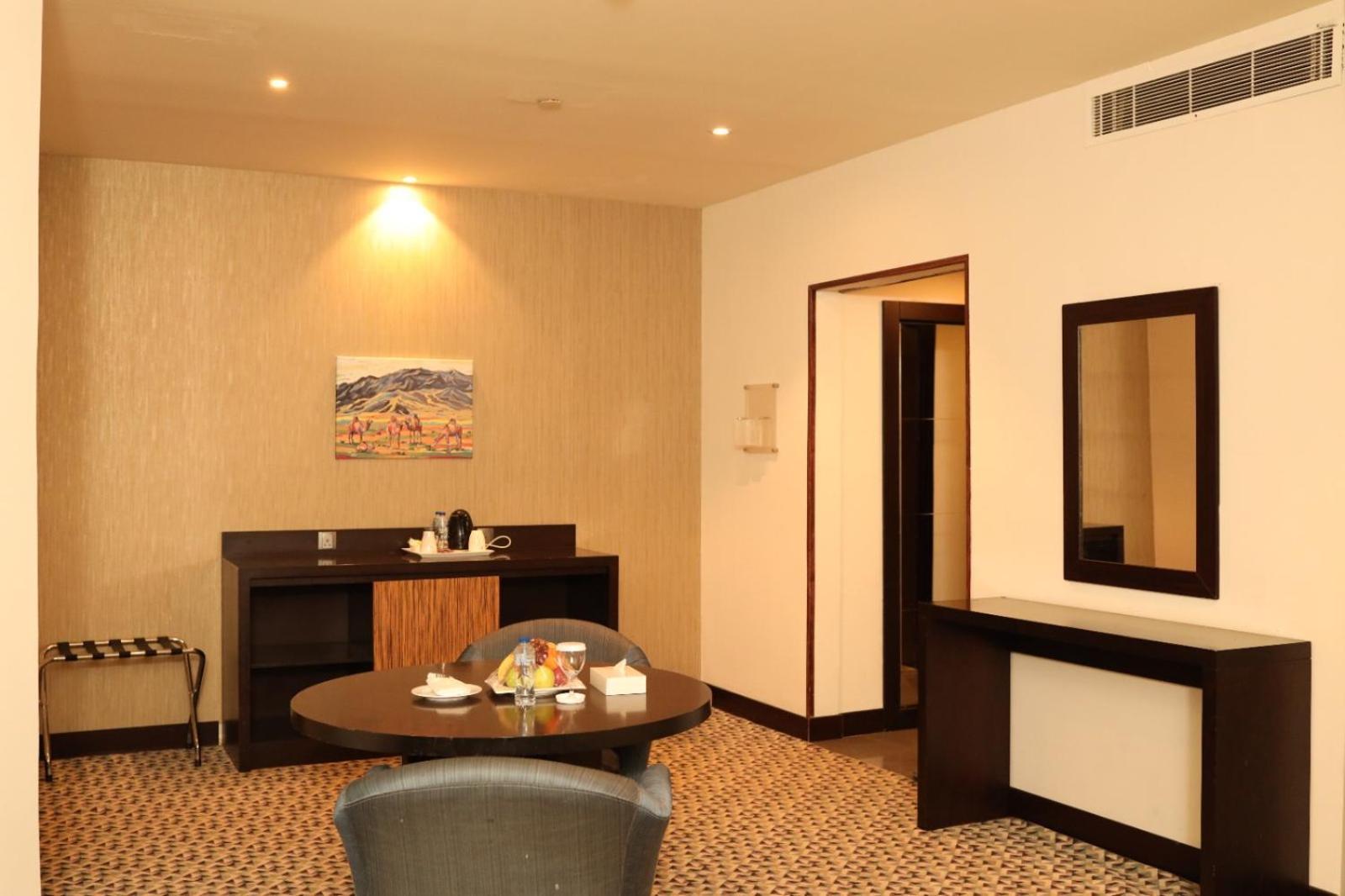 Golden Tulip Hail Екстериор снимка