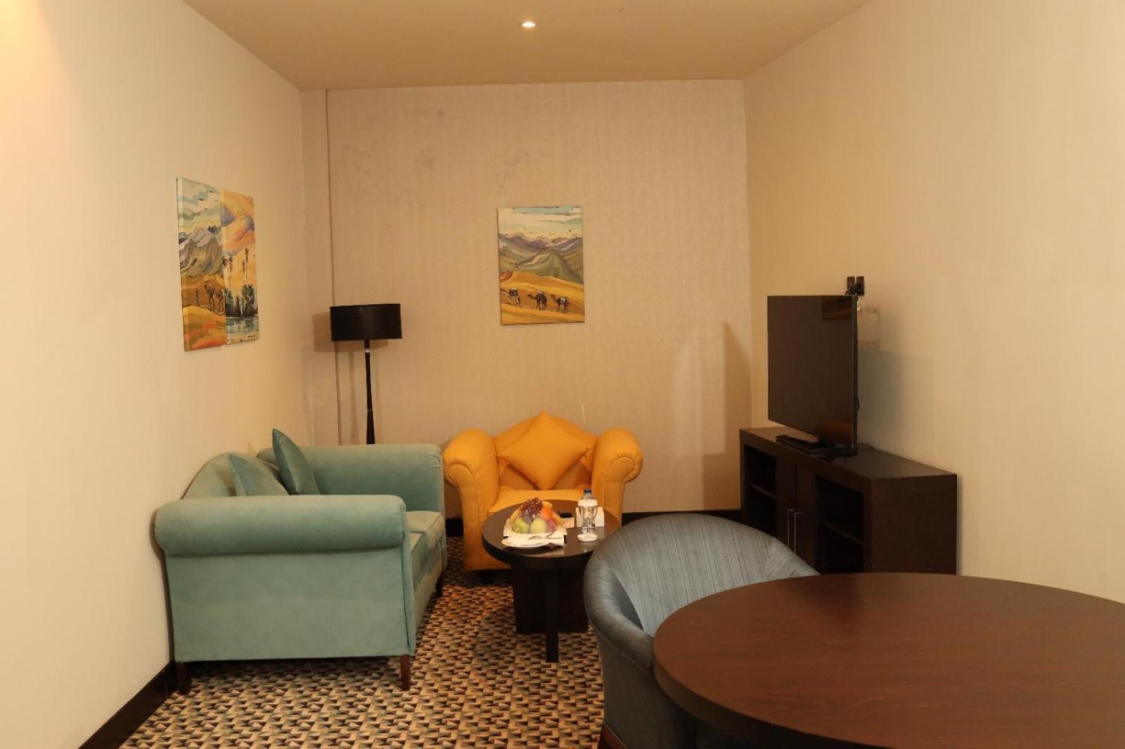 Golden Tulip Hail Екстериор снимка