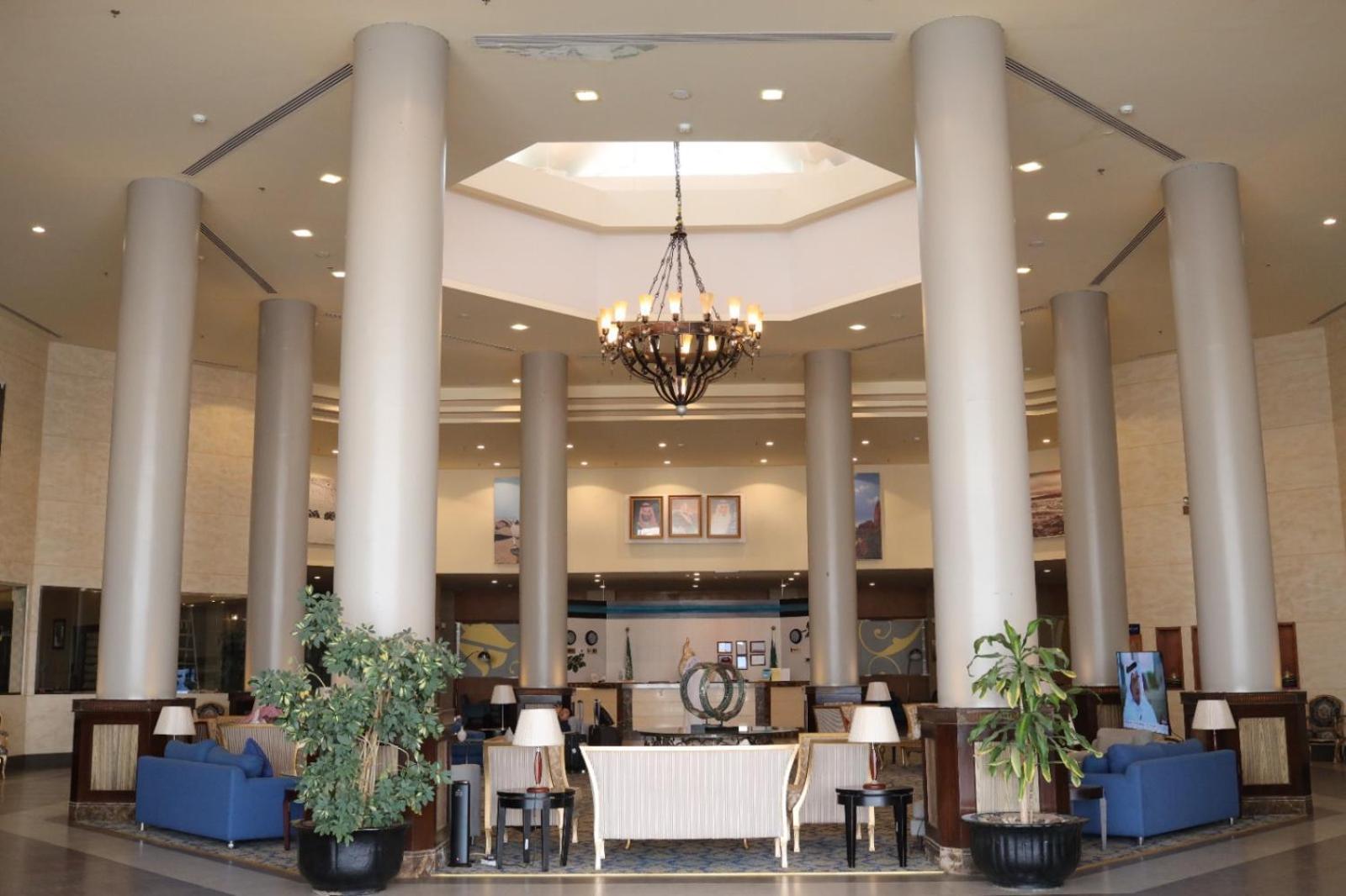Golden Tulip Hail Екстериор снимка