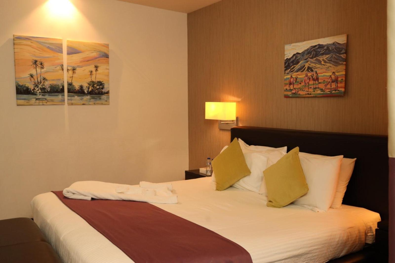 Golden Tulip Hail Екстериор снимка