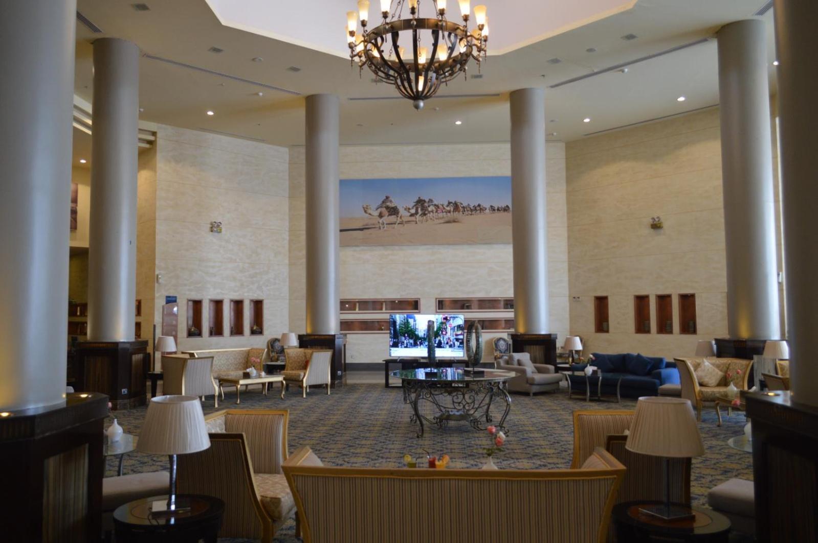 Golden Tulip Hail Екстериор снимка