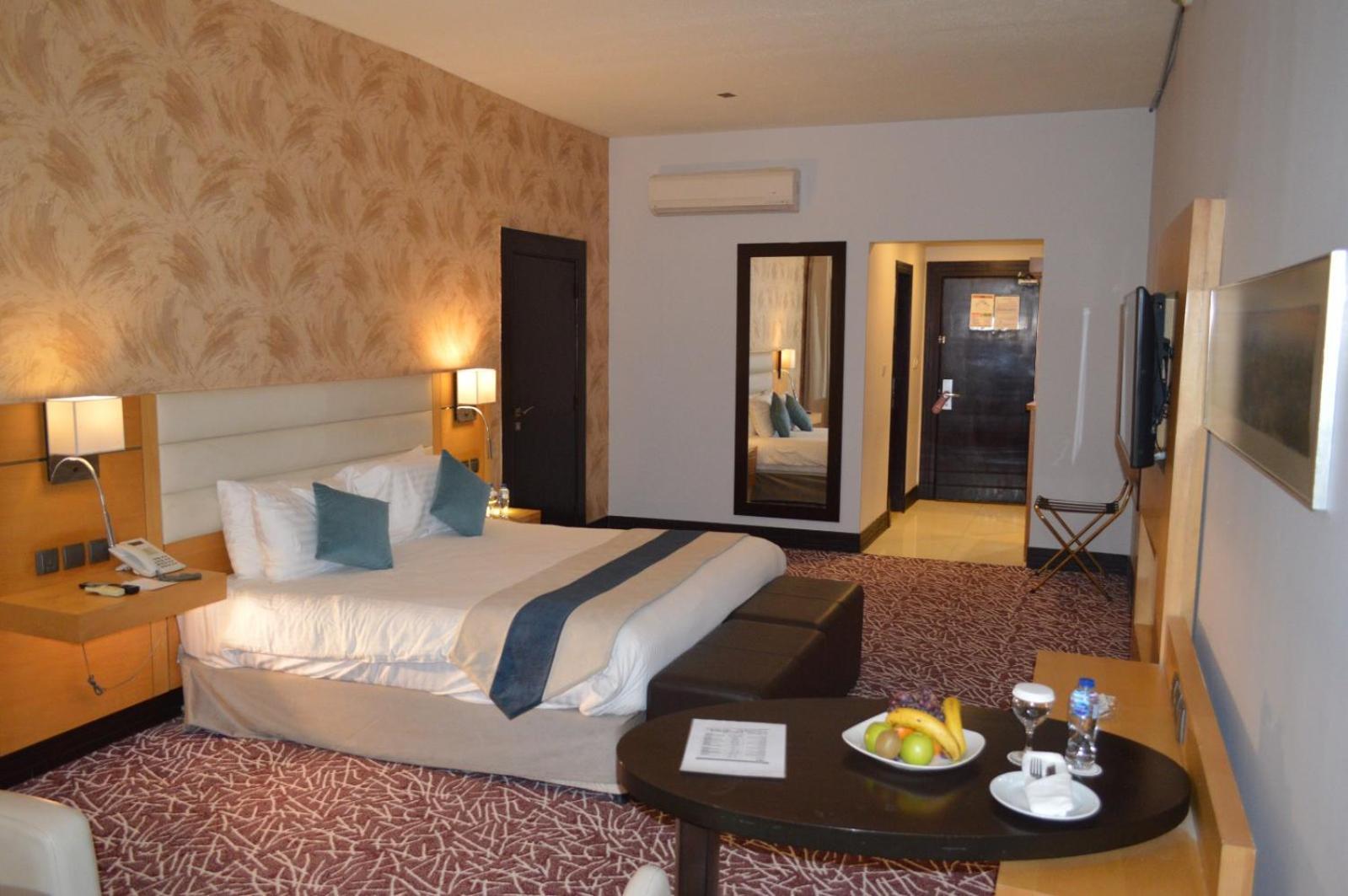 Golden Tulip Hail Екстериор снимка