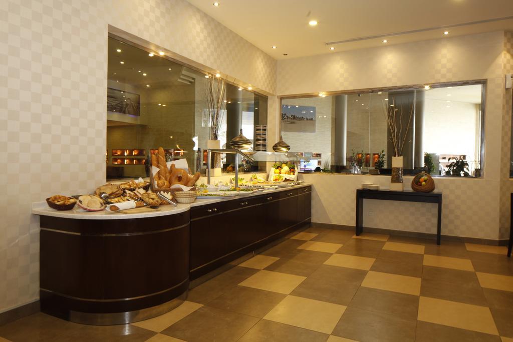 Golden Tulip Hail Екстериор снимка