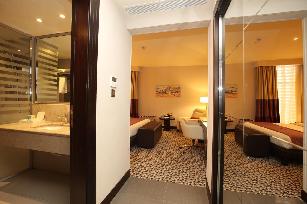 Golden Tulip Hail Екстериор снимка
