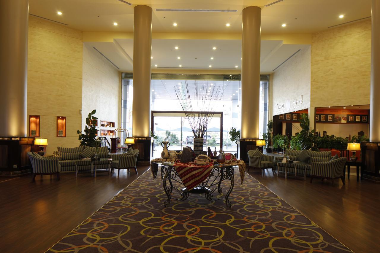 Golden Tulip Hail Екстериор снимка