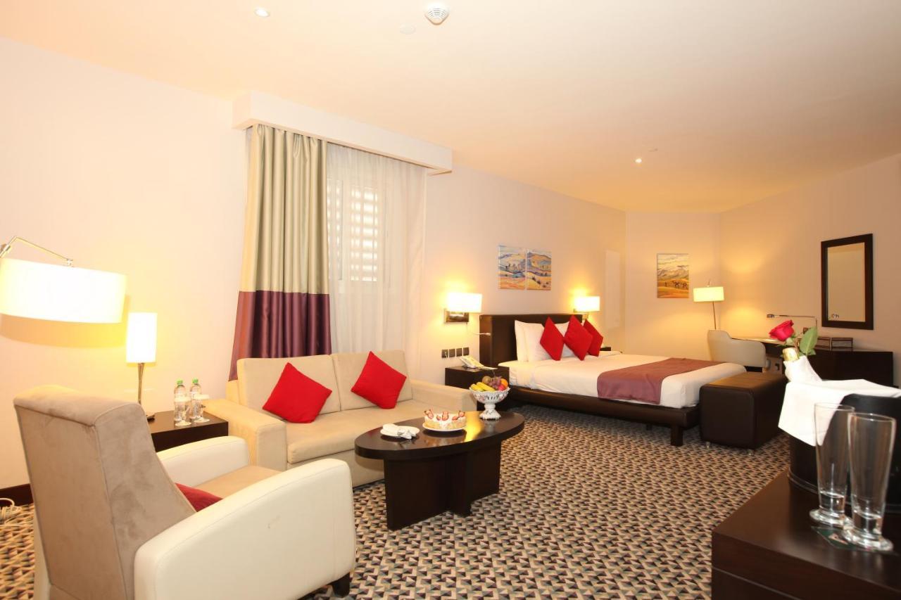 Golden Tulip Hail Екстериор снимка